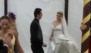 Galet full ryska dansar ganska opassande på bröllop